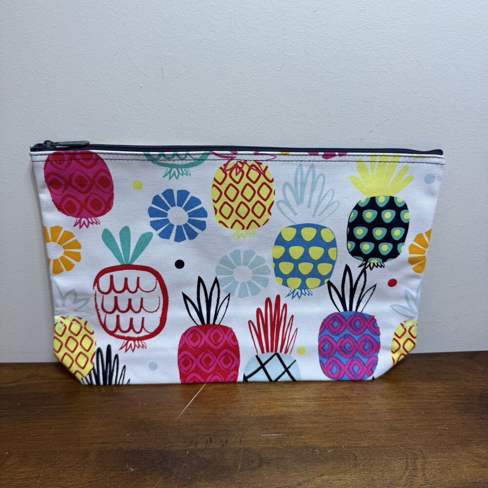 Thirty-One Zippered Pouch Lotta Colada. NWT Removed From Bag To Photo
